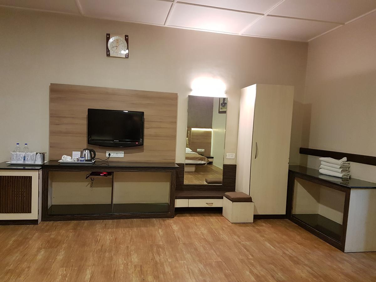 Hotel Savera Palace Mount Abu Dış mekan fotoğraf